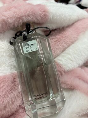 Gucci Flora Glamorous Magnolia - Clear Bottle with Pink Accents